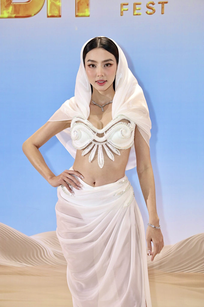 DàN Hoa HậU đổ Bộ ThảM đỏ Miss Grand Vietnam 2023: ThiêN ÂN DiệN VáY TáO BạO, ThùY TiêN &Amp;Quot;ChơI TrộI&Amp;Quot; - ẢNh 7.