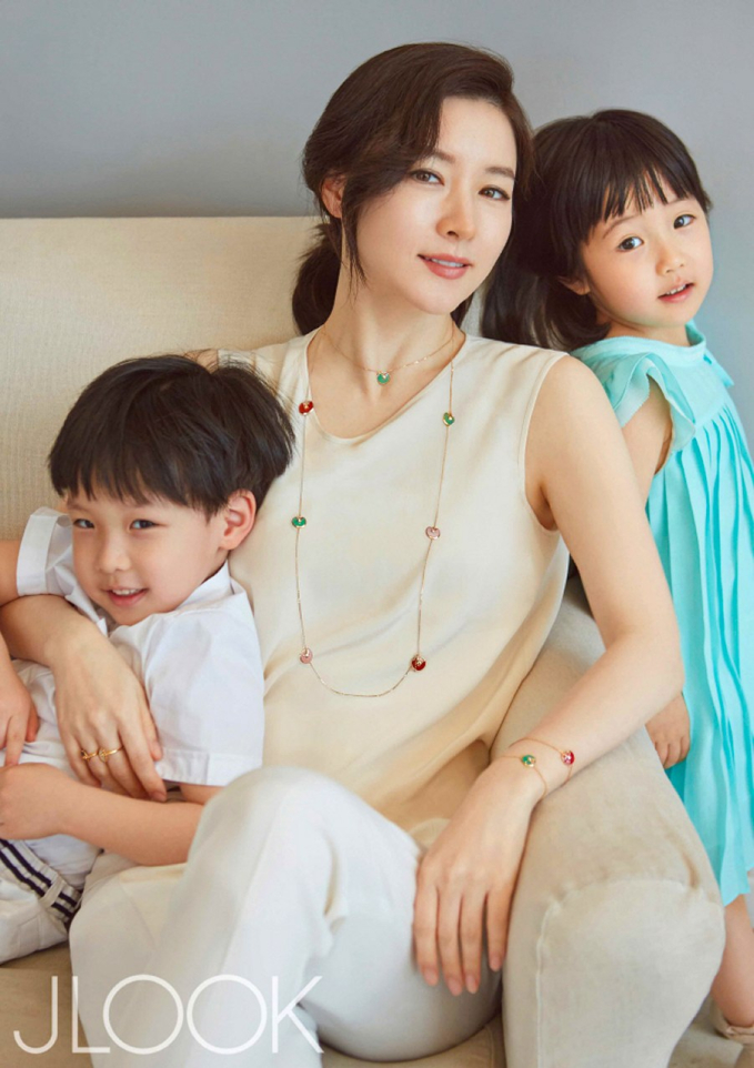 Lee Young Ae TrướC Khi Bị VướNg Scandal LớN NhấT Sự NghiệP: &Amp;Quot;QuốC BảO Nhan SắC&Amp;Quot; CùNg CuộC HôN NhâN KíN TiếNg BêN ôNg Xã HơN 20 TuổI - ẢNh 4.