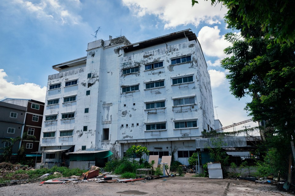 BêN Trong Navanakorn: BệNh ViệN Bỏ Hoang Cả ThậP Kỷ GiữA LòNg Bangkok, Khung CảNh MụC NáT GâY &Amp;Quot;RợN TóC GáY&Amp;Quot; - ẢNh 1.