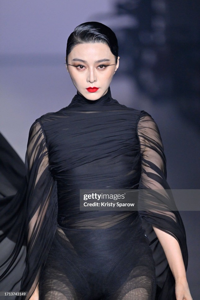 PhạM BăNg BăNg Bị Chê Khi Catwalk - ẢNh 3.