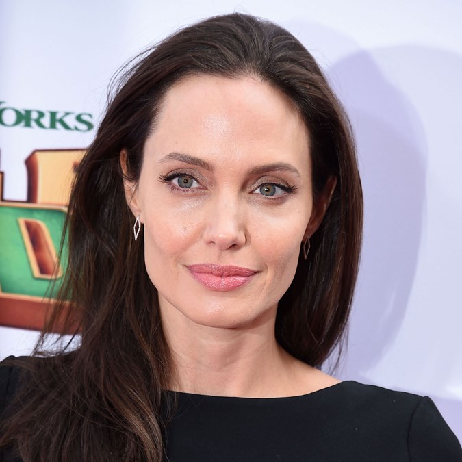 ChuyêN Gia TiếT Lộ Bí QuyếT ChốNg Già CủA Angelina Jolie: KhôNg NgừNg Skincare, đặC BiệT YêU ThíCh 1 SảN PhẩM DùNg 3 NăM KhôNg CháN - ẢNh 1.