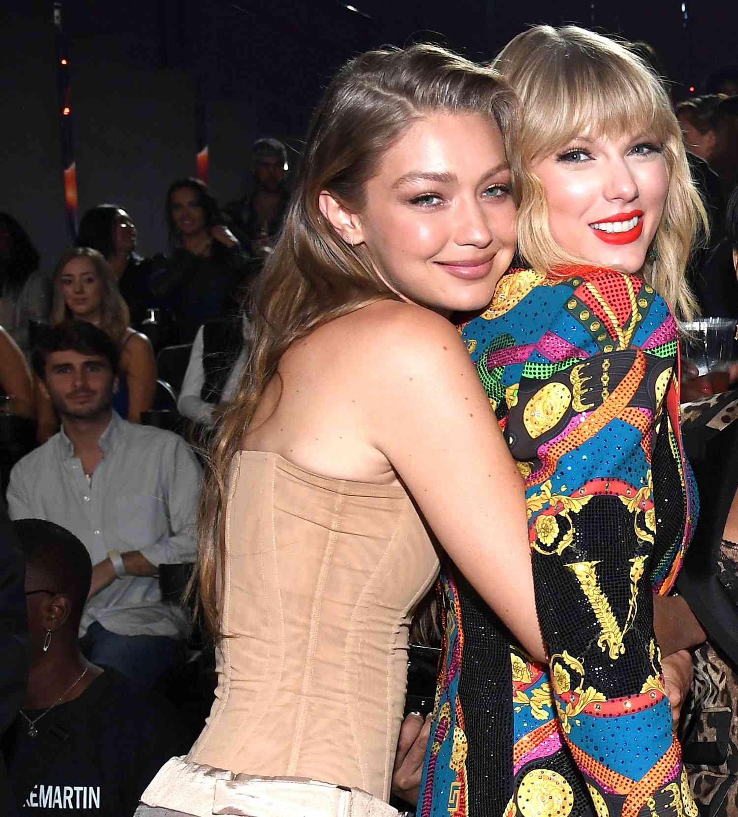 Taylor Swift LàM &Amp;Quot;ThầN TìNh YêU&Amp;Quot;, Cho BạN ThâN Gigi Hadid MượN BiệT Thự KhủNg LàM NơI HẹN Hò Bradley Cooper - ẢNh 1.