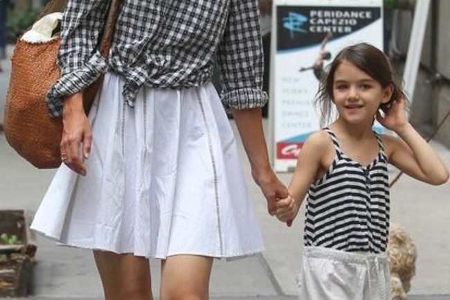 LàM Thế NàO Katie Holmes đã NuôI DạY Con GáI Suri Trở ThàNh MộT Cô Bé SốNg GiảN Dị? - ẢNh 3.