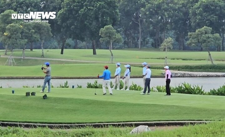 LãNh đạO Sở ở BắC Ninh Trong 7 NgàY đI ChơI Golf Giờ HàNh ChíNh TớI 3 LầN - ẢNh 2.