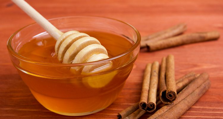 Wooden-Honey-Stick-And-Cinnamon-Sticks-750X400.Jpeg