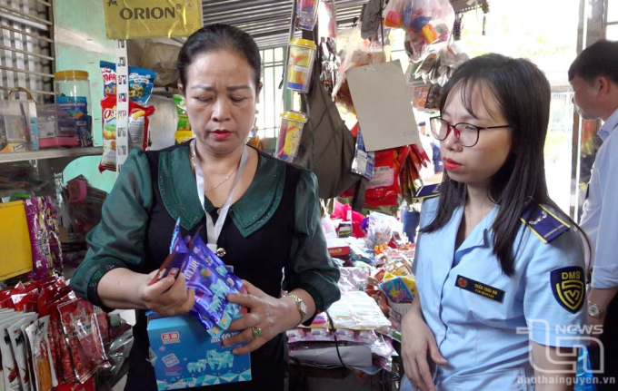 XảY Ra NhiềU Vụ HọC Sinh Ngộ độC Sau Khi ăN KẹO Lạ BáN TrướC CổNg TrườNg, CáC địA PhươNg Chỉ đạO KhẩN - ẢNh 3.