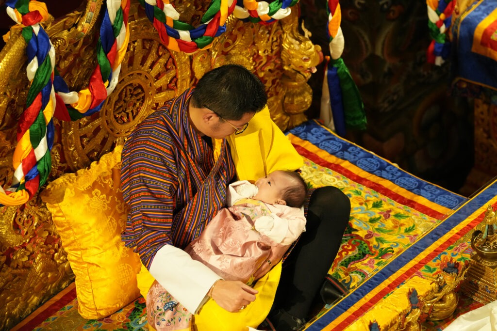 HoàNg Gia Bhutan &Amp;Quot;GâY SốT&Amp;Quot; Khi CôNg Bố TêN Con GáI, BứC ảNh đầU đờI CủA TiểU CôNg ChúA NhậN &Amp;Quot;BãO Like&Amp;Quot; TrêN MạNg- ẢNh 9.