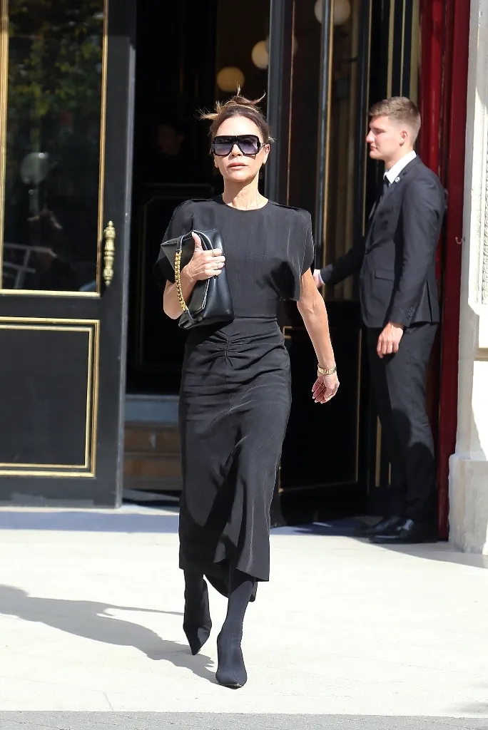 Tham KhảO Victoria Beckham 10 CáCh MặC Trang PhụC MàU đEn Sang TrọNg, TôN DáNg TốI ưU - ẢNh 8.