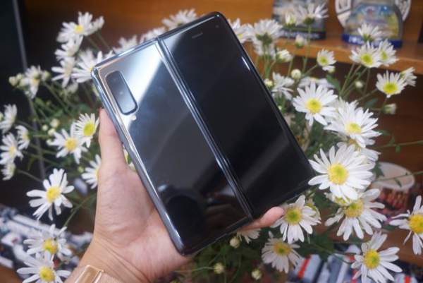 Trên Tay Siêu Phẩm Galaxy Fold Giá 50 Triệu Đồng Tại Việt Nam 3