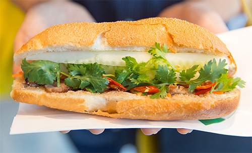 Đôi Tình Nhân Thái Mở Hàng Bánh Mì Việt Trên Đất Bangkok 6