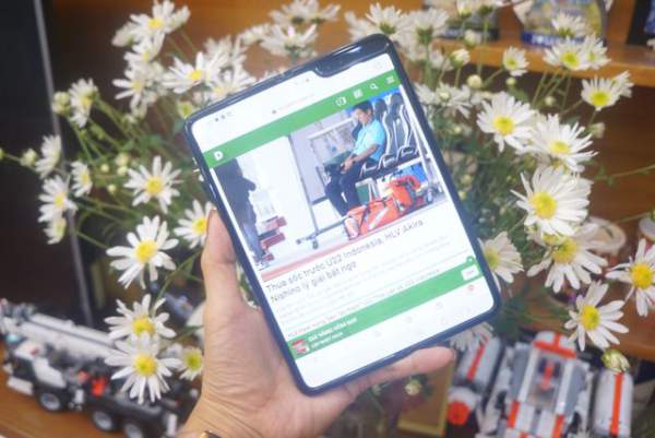 Trên Tay Siêu Phẩm Galaxy Fold Giá 50 Triệu Đồng Tại Việt Nam 1