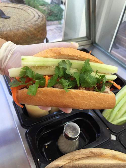 Đôi Tình Nhân Thái Mở Hàng Bánh Mì Việt Trên Đất Bangkok 27