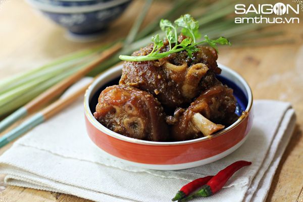 Chân Giò Kho Sả Ớt Đậm Đà, Nóng Hổi Cho Bữa Cơm Ngày Lạnh 3