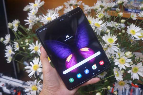 Trên Tay Siêu Phẩm Galaxy Fold Giá 50 Triệu Đồng Tại Việt Nam 2