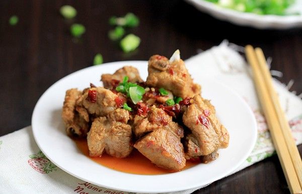 Menu Sườn Om Tỏi, Đậu Chiên, Canh Trứng Cút Bổ Dưỡng Cho Thứ 3 Gió Mùa 2