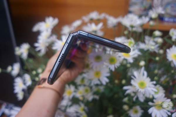 Trên Tay Siêu Phẩm Galaxy Fold Giá 50 Triệu Đồng Tại Việt Nam 8