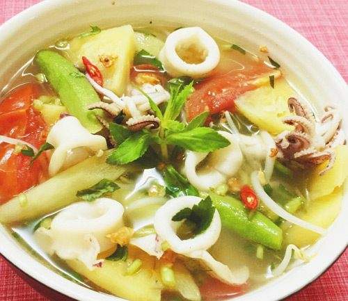 Nấu Canh Chua Mực Thanh Mát Cho Bữa Trưa Oi Nắng 7