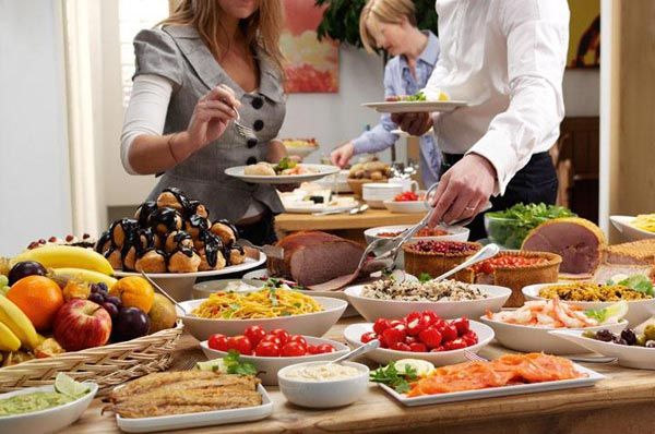 Kinh Nghiệm Hay Giúp Bạn Ăn Buffet Đúng Cách 1