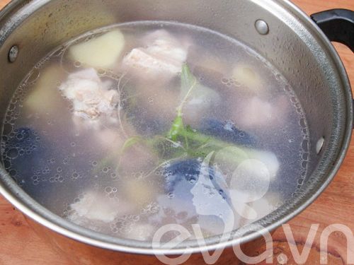 Nấu Canh Sườn Khoai Tây Nóng Hổi 6