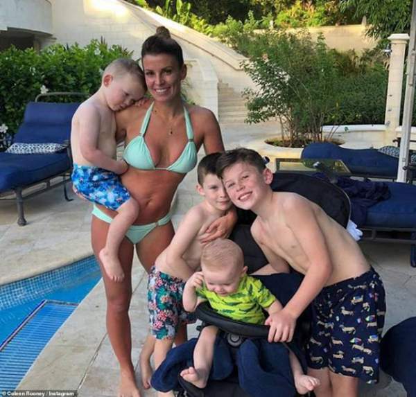 Coleen Rooney Hạnh Phúc Đi Nghỉ Mát Cùng Chồng 8