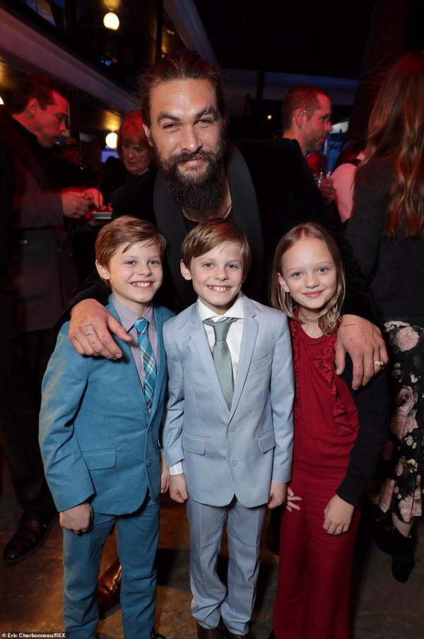 Jason Momoa Tình Tứ Bên Vợ Hơn 12 Tuổi 24