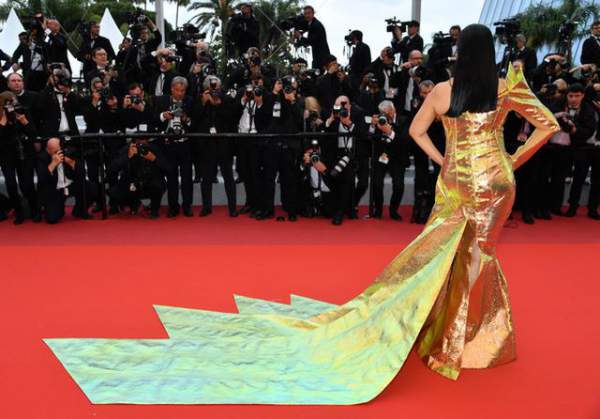 Aishwarya Rai Bất Ngờ Mặc Xấu Tại Cannes 4