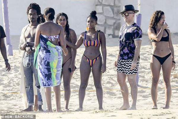 Janelle Monae Bốc Lửa Với Bikini Nhiều Màu 6