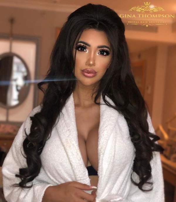 Chloe Khan Liên Tục Khoe Ngực Ngoại Cỡ 8