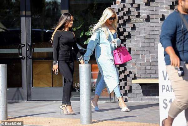 Khloe Kardashian Diện &Quot;Cây&Quot; Đồ Jeans Khoe Thân Hình Bốc Lửa 9