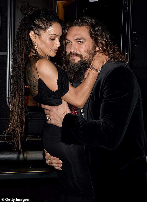 Jason Momoa Tình Tứ Bên Vợ Hơn 12 Tuổi 1