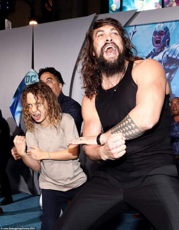 Jason Momoa Tình Tứ Bên Vợ Hơn 12 Tuổi 21