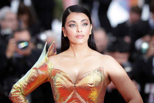 Aishwarya Rai Bất Ngờ Mặc Xấu Tại Cannes 1