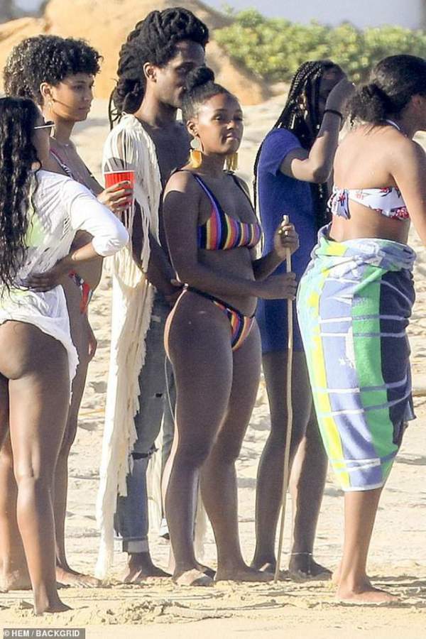 Janelle Monae Bốc Lửa Với Bikini Nhiều Màu 9