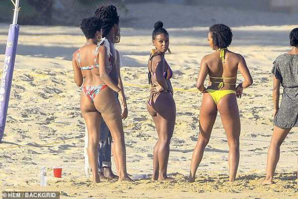 Janelle Monae Bốc Lửa Với Bikini Nhiều Màu 8