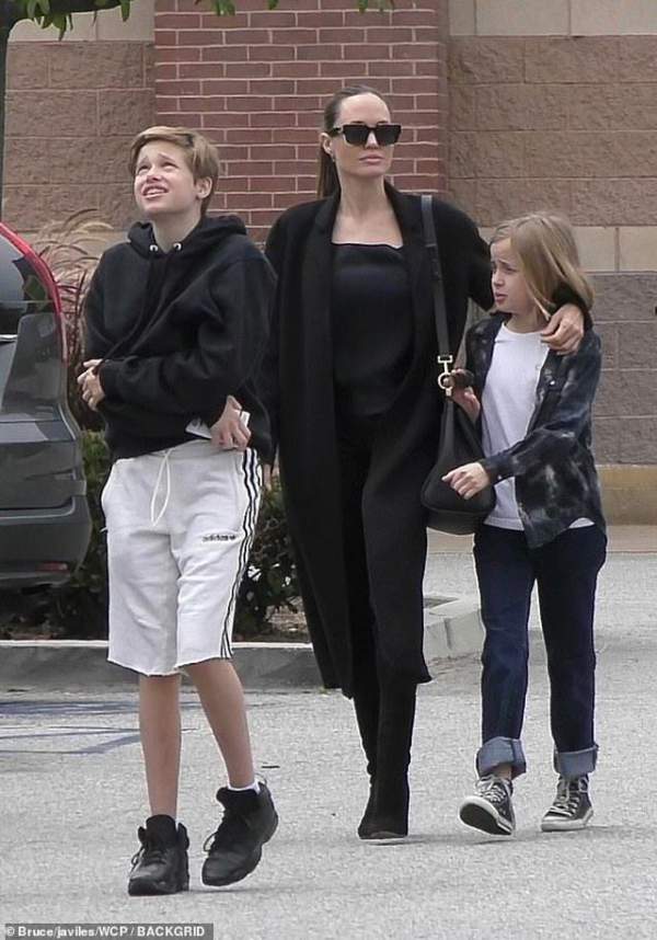 Angelina Jolie Dành Trọn Thời Gian Cho Các Con 7