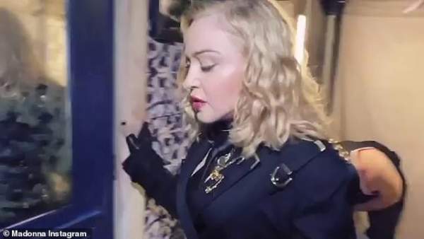 Madonna Tình Tứ Hôn Bồ Kém 36 Tuổi 5