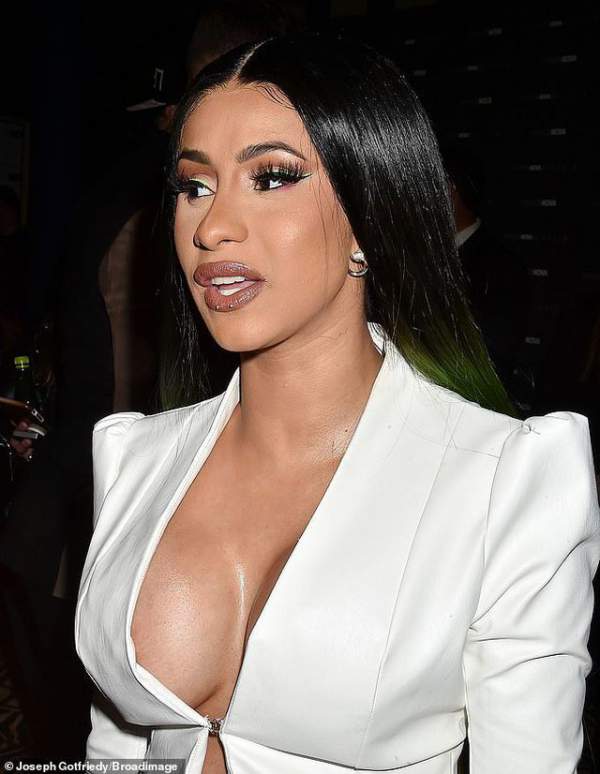 Cardi B Tự Tin Khoe Ngực Mới Chỉnh Sửa 1