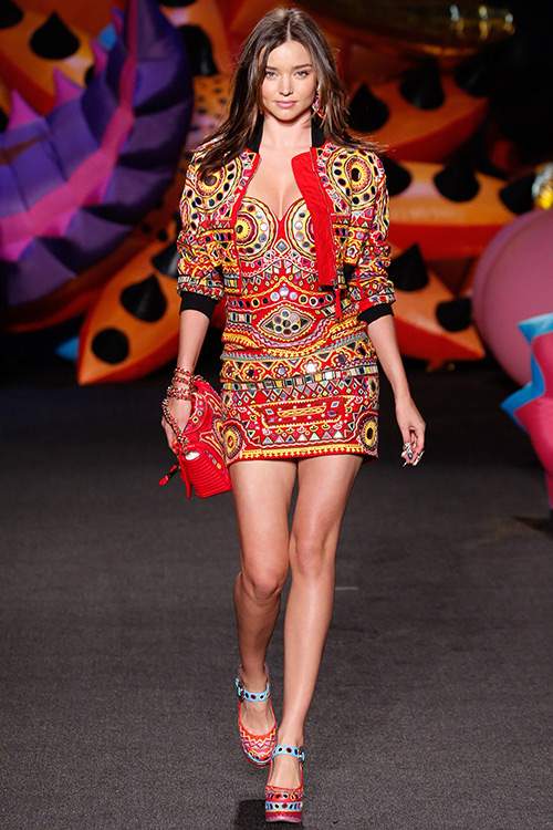 Miranda Kerr Tái Xuất Trong Bst Resort Của Moschino 12