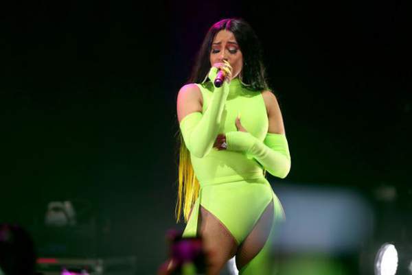 Cardi B Tự Tin Khoe Ngực Mới Chỉnh Sửa 8