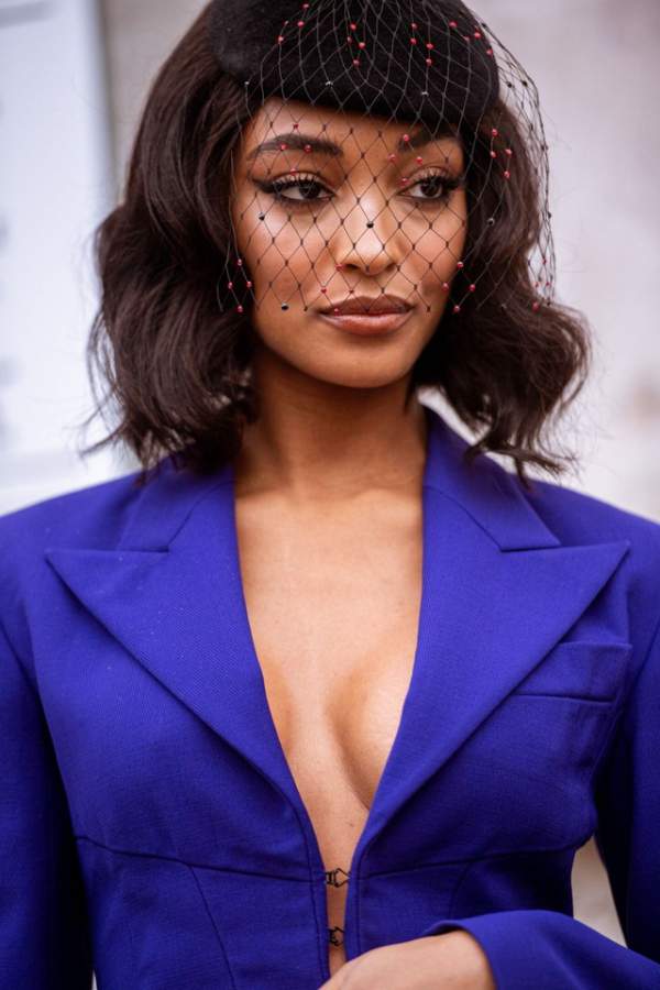 Siêu Mẫu Jourdan Dunn Diện Áo 'Lấp Ló' Vòng Một 5