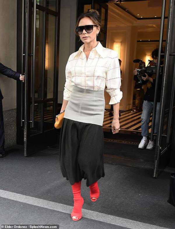 Victoria Beckham Sành Điệu Sải Bước Trên Phố 5