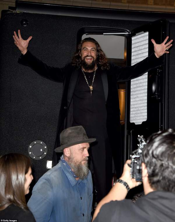 Jason Momoa Tình Tứ Bên Vợ Hơn 12 Tuổi 22