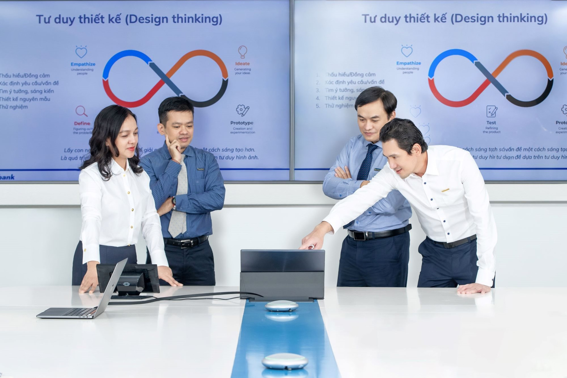 ChuyểN đổI Số TạI Sacombank: Chú TrọNg Genz NhưNg PhảI HàI HòA MọI Thế Hệ KháCh HàNg - ẢNh 1.