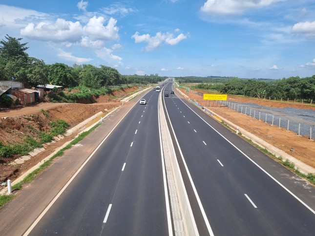 Cao TốC Phan ThiếT - DầU GiâY VẫN NgổN Ngang Sau HơN 2 TháNg KháNh ThàNh - ẢNh 1.