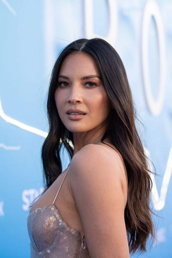 Olivia Munn &Quot;Lấp Ló&Quot; Vòng Một Trắng Mịn 6