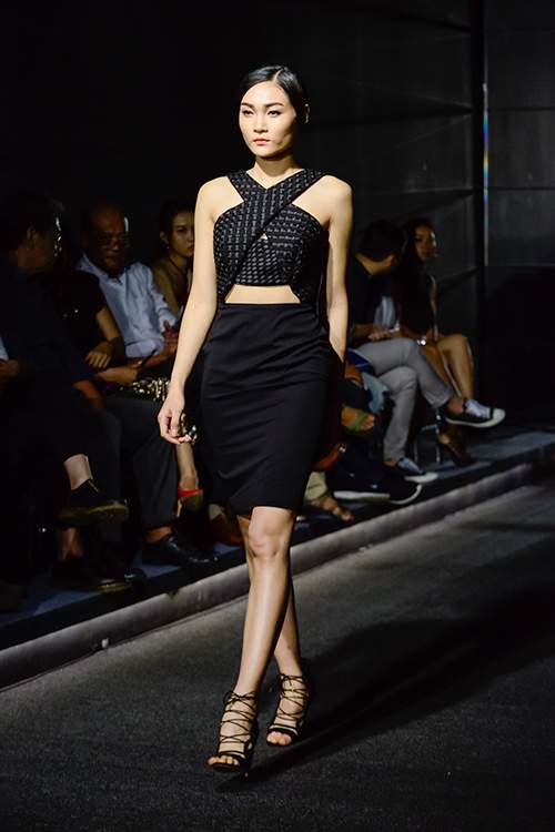 Vóc Dáng Một Con, Hh Diễm Hương Vẫn Tự Tin Catwalk 51