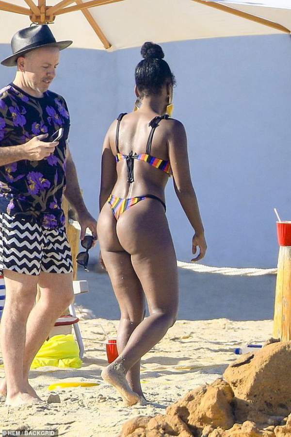 Janelle Monae Bốc Lửa Với Bikini Nhiều Màu 10