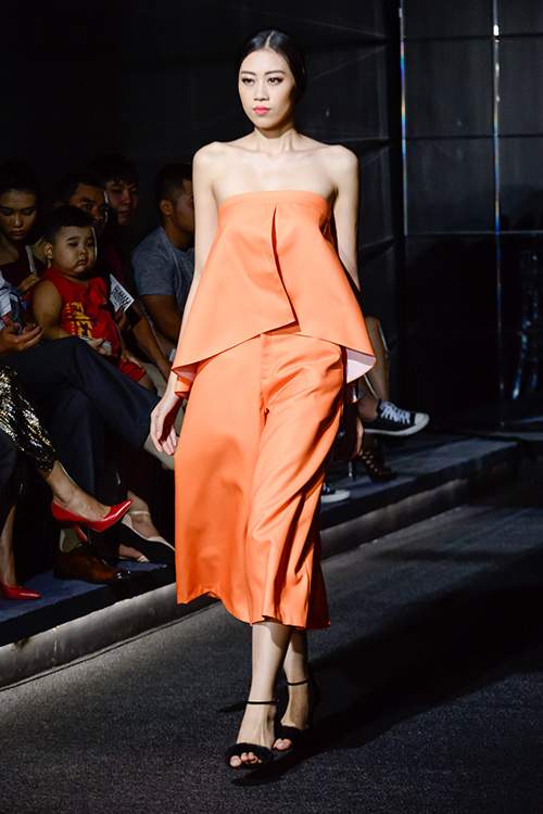 Vóc Dáng Một Con, Hh Diễm Hương Vẫn Tự Tin Catwalk 39