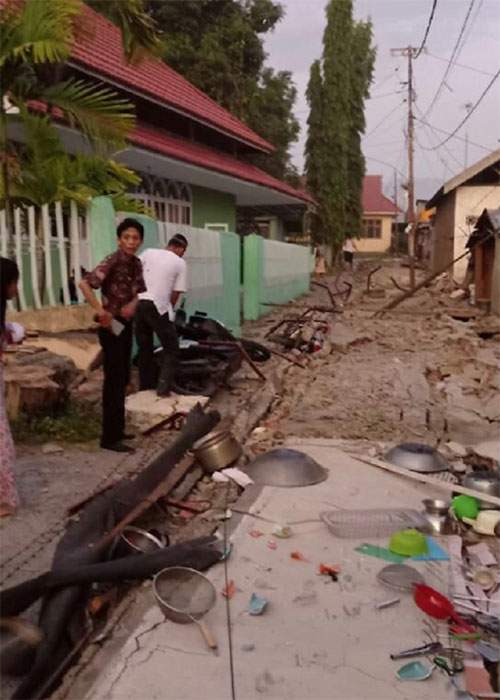 Nóng! Sóng Thần Cao 2 Mét Ập Vào Thành Phố Indonesia Sau Động Đất 9