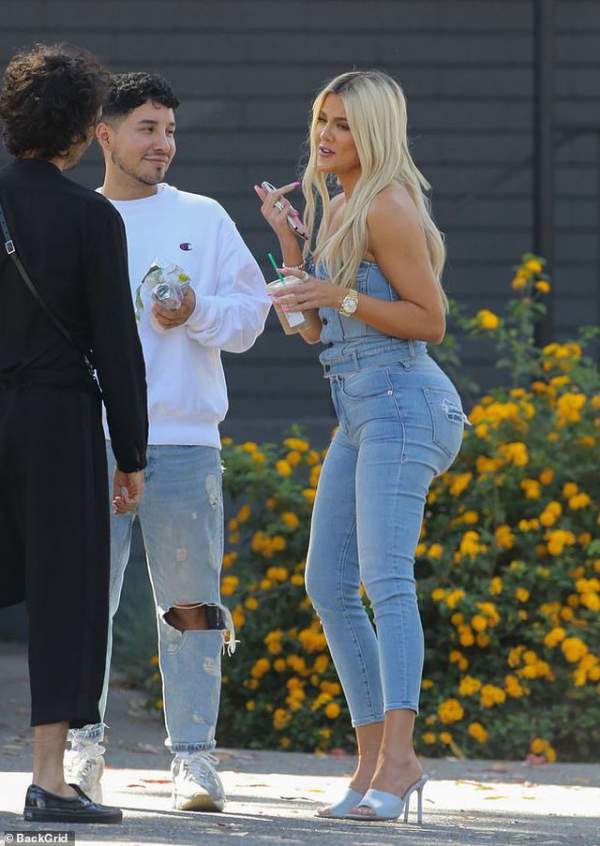 Khloe Kardashian Diện &Quot;Cây&Quot; Đồ Jeans Khoe Thân Hình Bốc Lửa 5